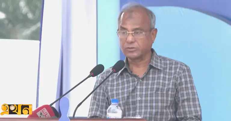 কথা বলছেন স্বরাষ্ট্র উপদেষ্টা